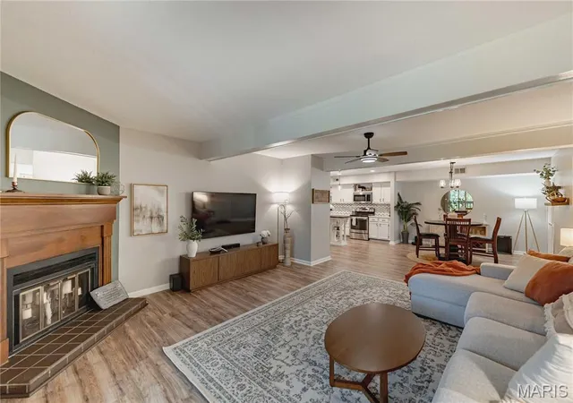 Photo 3 of Condo for sale at 15026 Baxter Village Dr #E, Chesterfield, MO 63017 | MLS# MIS26051032 | Listing updated on 2026-10-02