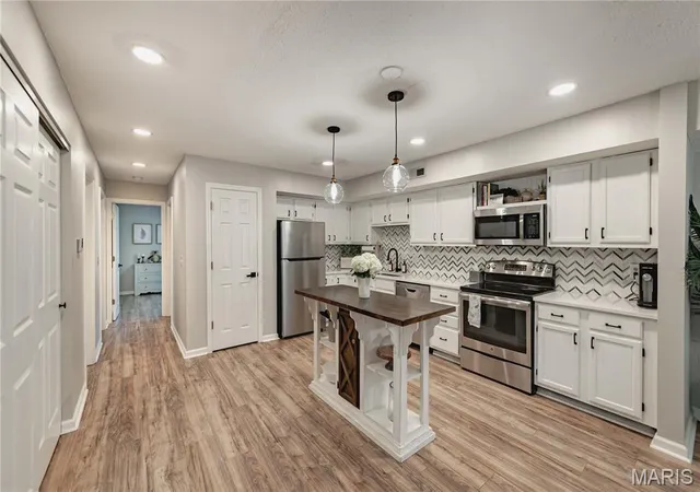 Photo 4 of Condo for sale at 15026 Baxter Village Dr #E, Chesterfield, MO 63017 | MLS# MIS26051032 | Listing updated on 2026-10-02