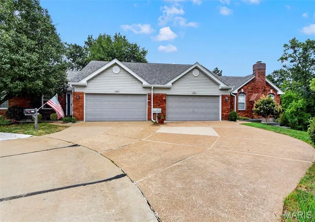Photo 2 of Single family home for sale at 5100 Kennerly Pl Dr, Saint Louis, MO 63128 | MLS# MIS26051034 | Listing updated on 2026-09-28