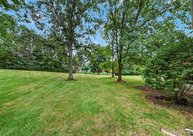 Photo 3 of Single family home for sale at 5100 Kennerly Pl Dr, Saint Louis, MO 63128 | MLS# MIS26051034 | Listing updated on 2026-09-28