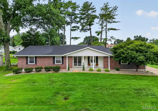 1st image of 1121 Wedgewood Dr, Saint Charles, MO 63303 | MLS# MIS26051044