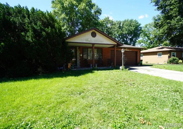Photo 2 of Sale Pending at 2504 Angela Dr, Granite City, IL 62040 | MLS# MIS26051046 | Listing updated on 2026-08-30