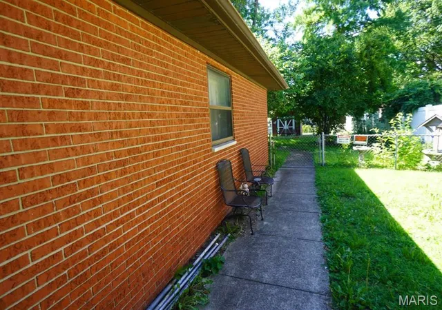 Photo 2 of Sale Pending at 2504 Angela Dr, Granite City, IL 62040 | MLS# MIS26051046 | Listing updated on 2026-08-30