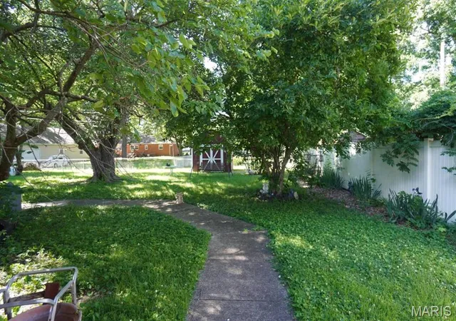 Photo 4 of Sale Pending at 2504 Angela Dr, Granite City, IL 62040 | MLS# MIS26051046 | Listing updated on 2026-08-30