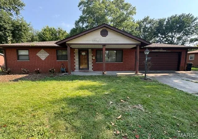 Photo 6 of Sale Pending at 2504 Angela Dr, Granite City, IL 62040 | MLS# MIS26051046 | Listing updated on 2026-08-30