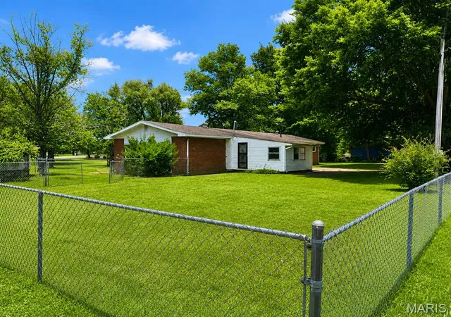3rd image of 601 Carroll St, Sikeston, MO 63801 | MLS# MIS26051047