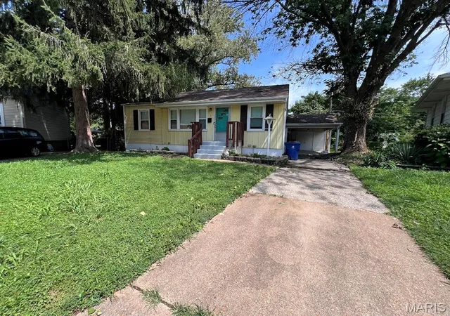 Photo 3 of Sale Pending at 3518 Saint Blase Ln, Saint Ann, MO 63074 | MLS# MIS26051063 | Listing updated on 2026-08-15