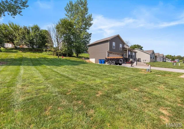 Photo 3 of Sale Pending at 1025 Wrigley Cir, Warrenton, MO 63383 | MLS# MIS26051064 | Listing updated on 2026-08-14