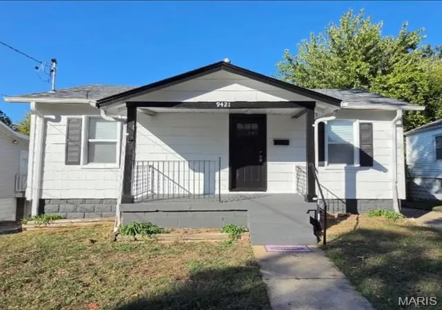 Single family home for sale at 9421 Chester Ave, Saint Louis, MO 63114 | MLS# MIS26051065