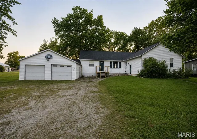 Photo 1 of Single family home for sale at 1013 Main St, Pocahontas, IL 62275 | MLS# MIS26051070 | Listing updated on 2026-08-13
