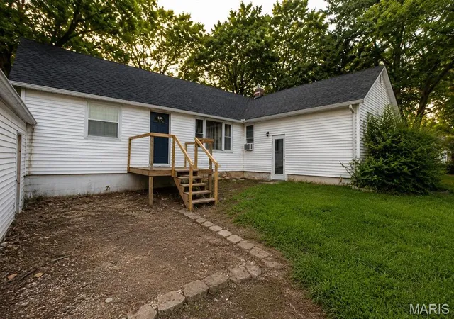 Photo 2 of Single family home for sale at 1013 Main St, Pocahontas, IL 62275 | MLS# MIS26051070 | Listing updated on 2026-08-13
