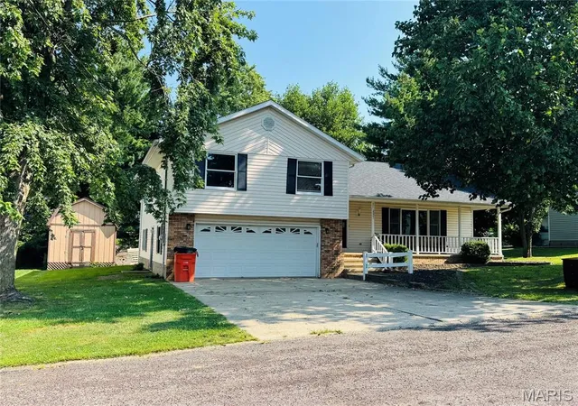 Photo 1 of Single family home for sale at 2021 Brian St, Vandalia, IL 62471 | MLS# MIS26051078 | Listing updated on 2026-08-18