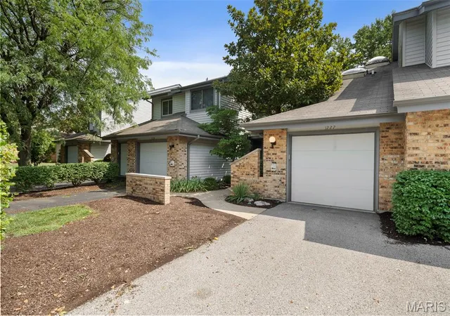 Photo 2 of Condo for sale at 1222 Meramec Heights Dr, Ballwin, MO 63021 | MLS# MIS26051080 | Listing updated on 2026-09-08