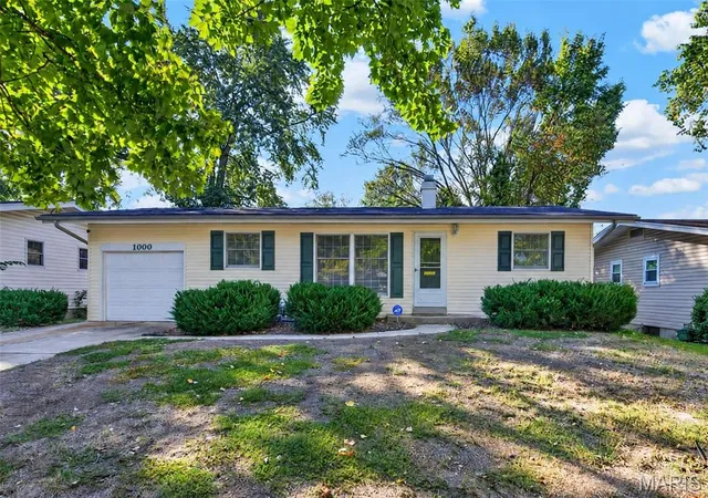 Single family home for sale at 1000 Rogers Ln, Florissant, MO 63033 | MLS# MIS26051087