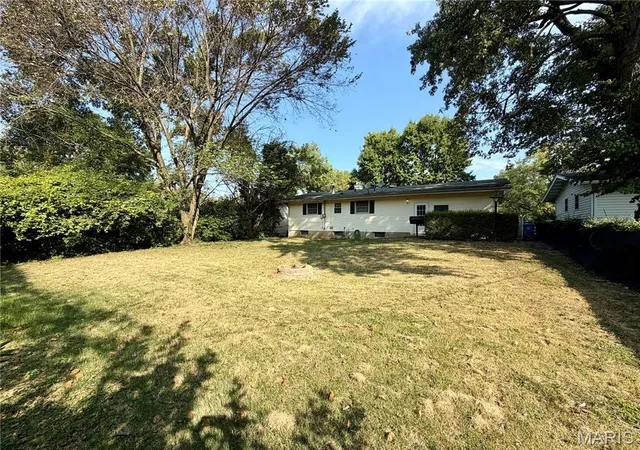Photo 1 of Single family home for sale at 1000 Rogers Ln, Florissant, MO 63033 | MLS# MIS26051087 | Listing updated on 2026-10-06