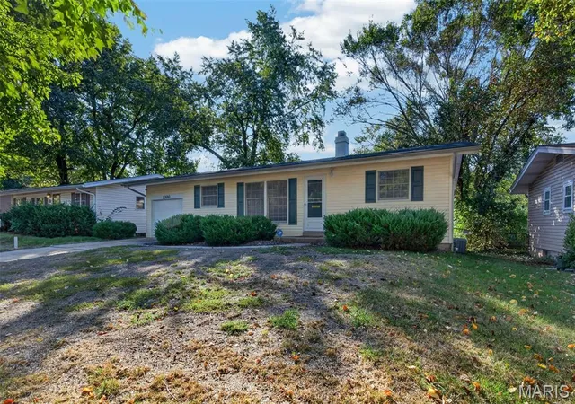 Photo 2 of Single family home for sale at 1000 Rogers Ln, Florissant, MO 63033 | MLS# MIS26051087 | Listing updated on 2026-10-19