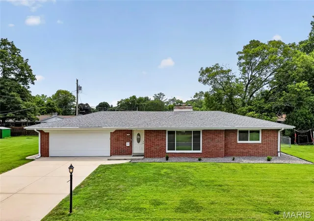 2nd image of 34 Chadwick Dr, Belleville, IL 62223 | MLS# MIS26051097
