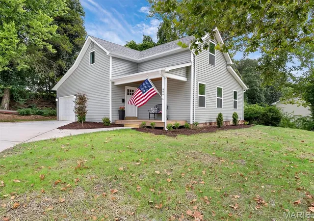 Photo 1 of Single family home for sale at 404 N 5th St, Pacific, MO 63069 | MLS# MIS26051104 | Listing updated on 2026-09-27
