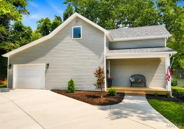 Photo 3 of Single family home for sale at 404 N 5th St, Pacific, MO 63069 | MLS# MIS26051104 | Listing updated on 2026-09-27