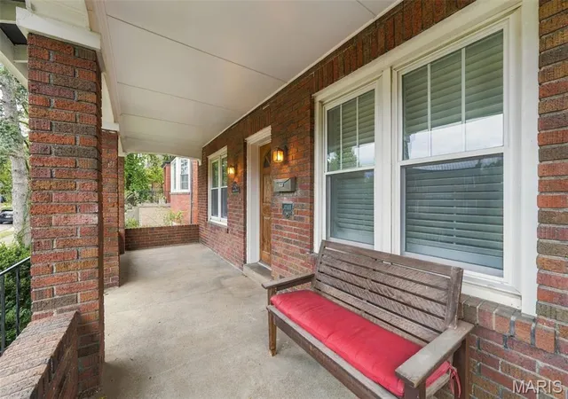 Photo 2 of Sale Pending at 7429 Amherst Ave, Saint Louis, MO 63130 | MLS# MIS26051113 | Listing updated on 2026-10-20