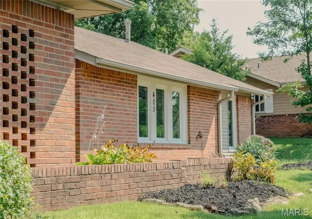 Photo 3 of Single family home for sale at 405 Brass Lamp Dr, Ballwin, MO 63011 | MLS# MIS26051133 | Listing updated on 2026-09-07
