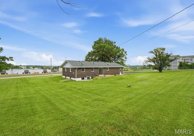Photo 4 of Sale Pending at 57 W Ofallon Dr, O'fallon, MO 63366 | MLS# MIS26051158 | Listing updated on 2026-10-16