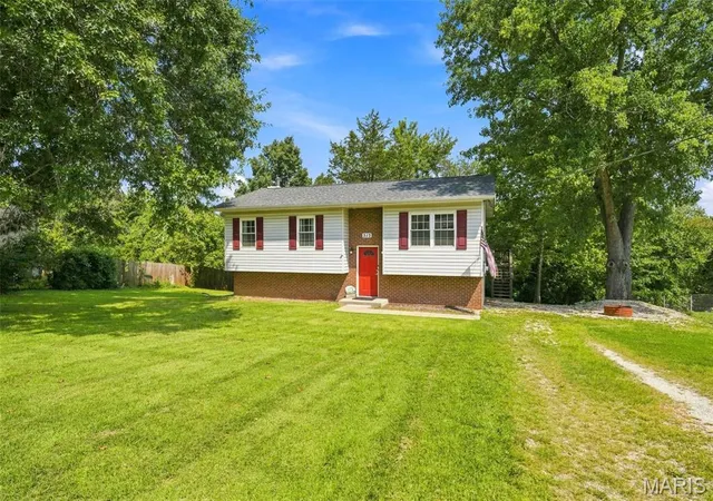 2nd image of 313 Kronos Dr, De Soto, MO 63020 | MLS# MIS26051159