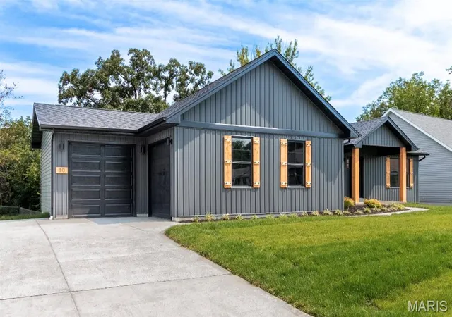 Photo 2 of Single family home for sale at 10 Pershing Cir, O Fallon, MO 63366 | MLS# MIS26051162 | Listing updated on 2026-08-17