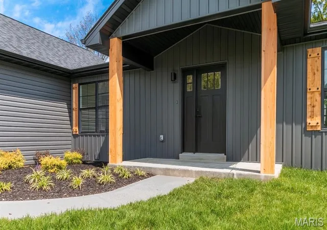 Photo 4 of Single family home for sale at 10 Pershing Cir, O Fallon, MO 63366 | MLS# MIS26051162 | Listing updated on 2026-08-17