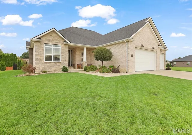 2nd image of 1619 Oglesby Dr, Edwardsville, IL 62025 | MLS# MIS26051163