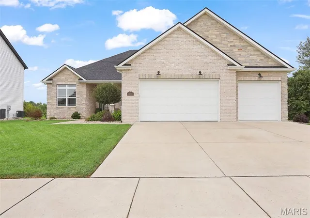 4th image of 1619 Oglesby Dr, Edwardsville, IL 62025 | MLS# MIS26051163