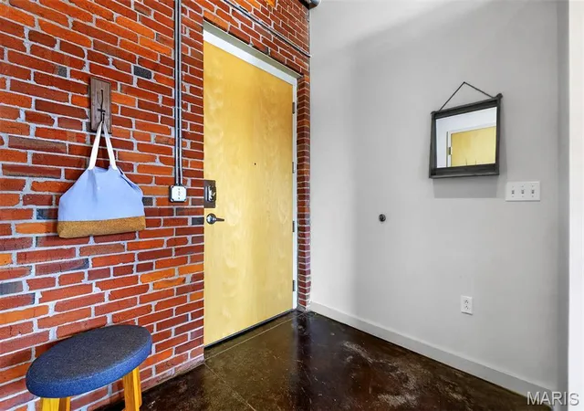 Photo 2 of Sale Pending at 721 N 17th #202, Saint Louis, MO 63103 | MLS# MIS26051165 | Listing updated on 2026-09-18