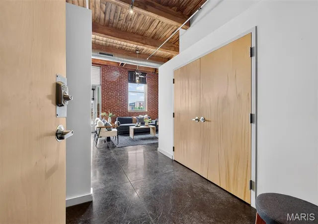 Photo 3 of Sale Pending at 721 N 17th #202, Saint Louis, MO 63103 | MLS# MIS26051165 | Listing updated on 2026-09-18