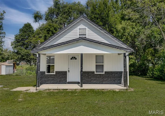 Single family home for sale at 3037 Hwy 221, Doe Run, MO 63637 | MLS# MIS26051178