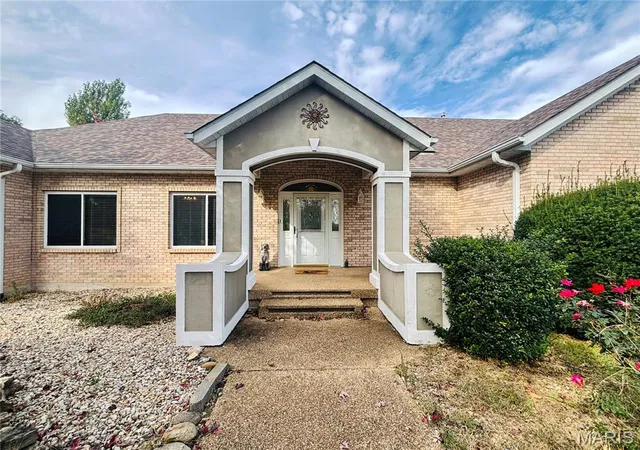 Photo 3 of Single family home for sale at 5541 Blackberry Ln, Washington, MO 63090 | MLS# MIS26051179 | Listing updated on 2026-10-28
