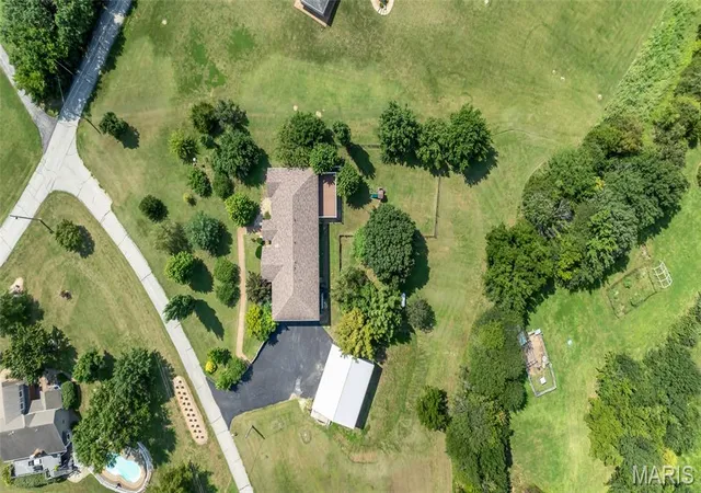 Photo 2 of Single family home for sale at 5541 Blackberry Ln, Washington, MO 63090 | MLS# MIS26051179 | Listing updated on 2026-10-01