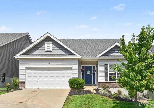 Photo 2 of Single family home for sale at 917 Meramec Grv Dr, Ballwin, MO 63021 | MLS# MIS26051186 | Listing updated on 2026-09-07