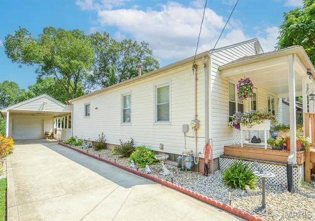 5th image of 735 Bond Ave, Collinsville, IL 62234 | MLS# MIS26051190