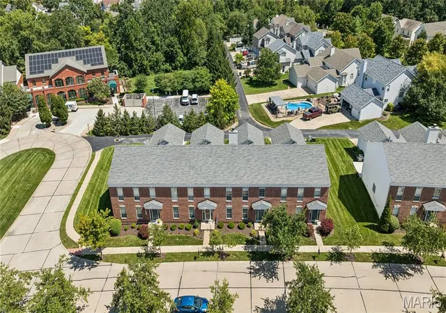 Photo 2 of Townhouse for sale at 947 Rolling Thunder Dr, O Fallon, MO 63368 | MLS# MIS26051192 | Listing updated on 2026-09-13