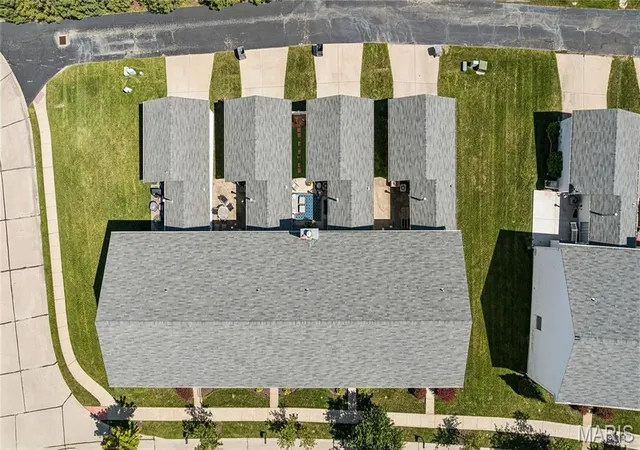 Photo 2 of Townhouse for sale at 947 Rolling Thunder Dr, O Fallon, MO 63368 | MLS# MIS26051192 | Listing updated on 2026-09-13
