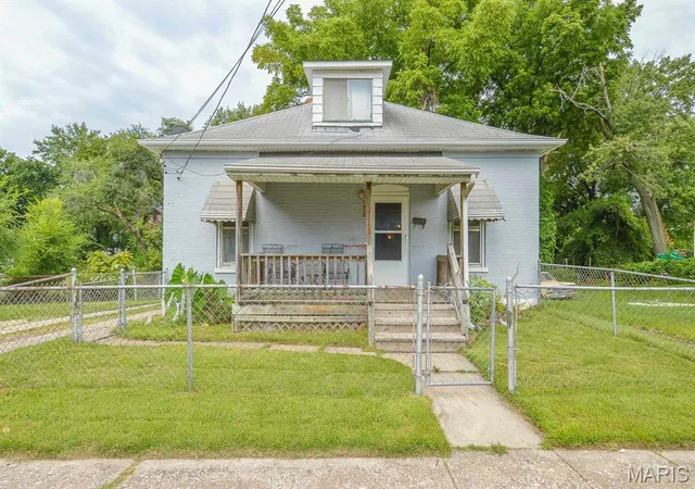 1st image of 1908 Central Ave, Alton, IL 62002 | MLS# MIS26051194