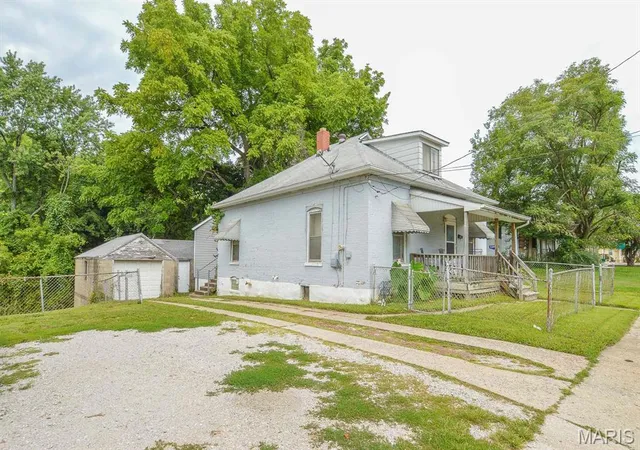 2nd image of 1908 Central Ave, Alton, IL 62002 | MLS# MIS26051194