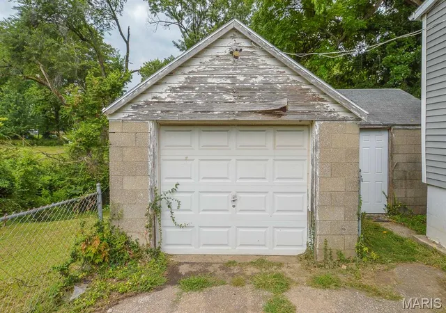 3rd image of 1908 Central Ave, Alton, IL 62002 | MLS# MIS26051194