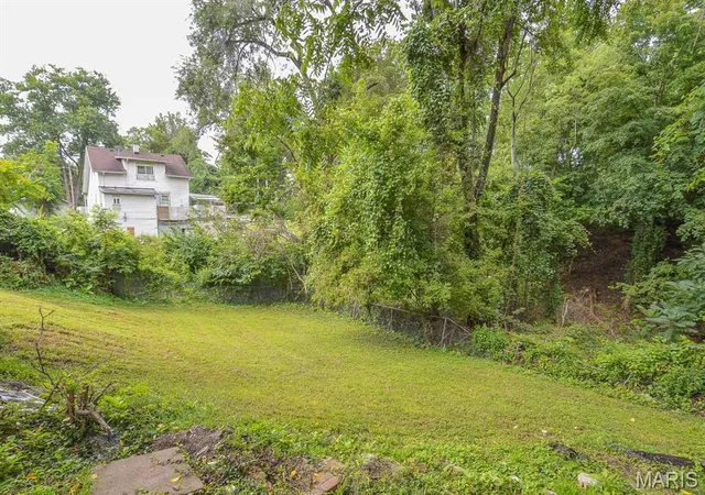 4th image of 1908 Central Ave, Alton, IL 62002 | MLS# MIS26051194