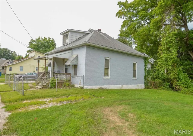 5th image of 1908 Central Ave, Alton, IL 62002 | MLS# MIS26051194