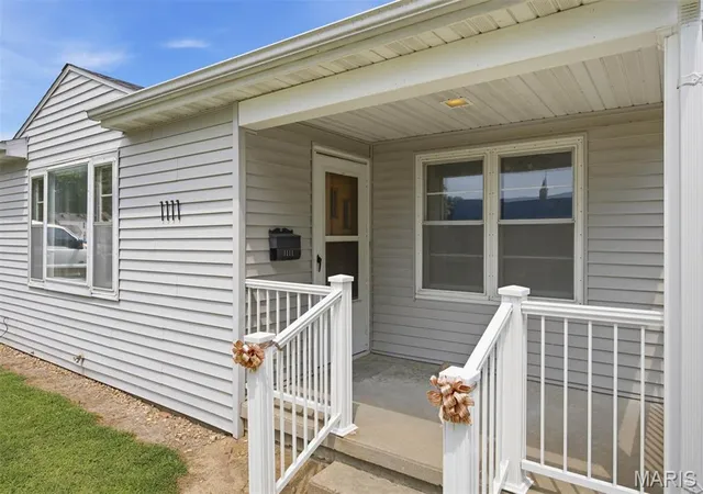 Photo 4 of Single family home for sale at 1111 Mulliken St, Carlyle, IL 62231 | MLS# MIS26051206 | Listing updated on 2026-08-21