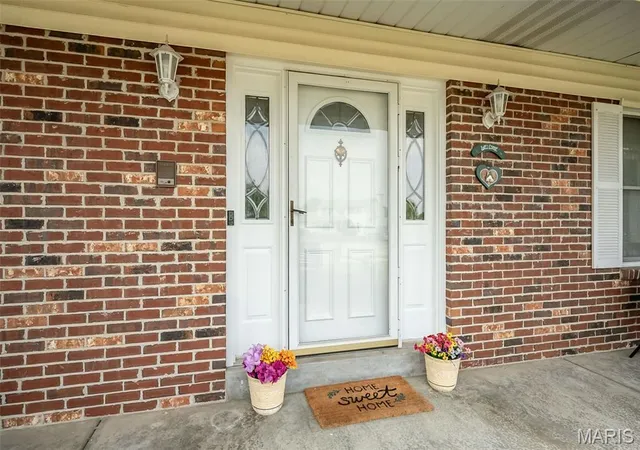 Photo 3 of Sale Pending at 3 River Moss Ct, Saint Peters, MO 63376 | MLS# MIS26051210 | Listing updated on 2026-10-07