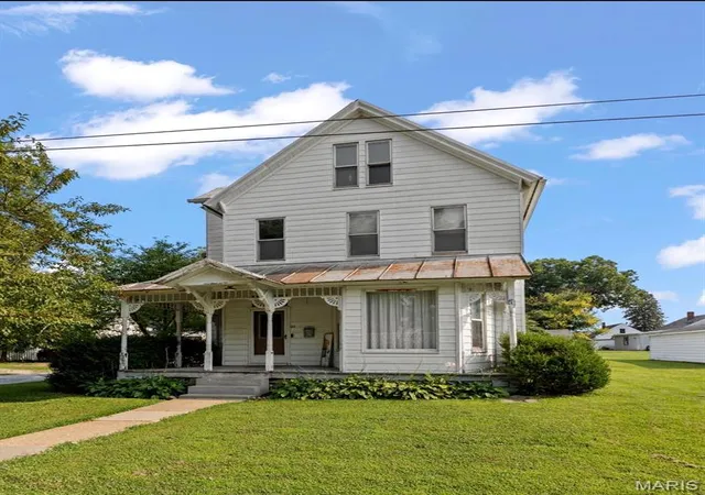 Photo 1 of Single family home for sale at 114 W Pine St, Red Bud, IL 62278 | MLS# MIS26051211 | Listing updated on 2026-09-04