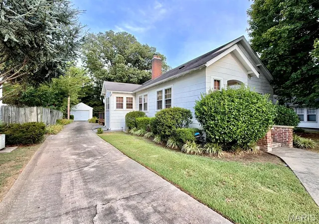 2nd image of 15 S Hickory St, Dexter, MO 63841 | MLS# MIS26051228