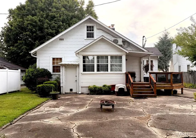 3rd image of 15 S Hickory St, Dexter, MO 63841 | MLS# MIS26051228